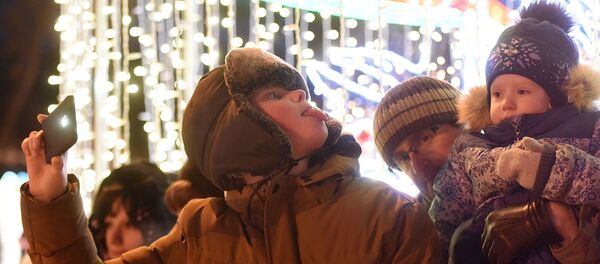 В Гомеле включили новогоднюю иллюминацию - Sputnik Беларусь