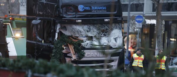 Фура, въехавшая в людей в Берлине Фура, въехавшая в людей в Берлине - Sputnik Беларусь