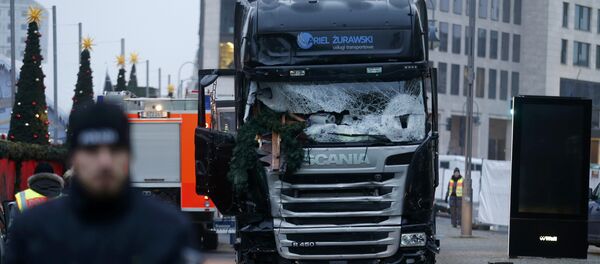 Фура, протаранившая людей в Берлине - Sputnik Беларусь