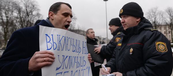 На митингующих составили протоколы за несанкционированное мероприятие На митингующих составили протоколы за несанкционированное мероприятие - Sputnik Беларусь