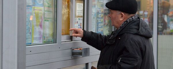Плюс пяць капеек: у дзвюх абласцях Беларусі даражэе праезд - Sputnik Беларусь