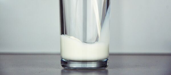 Молоко в стакане, архивное фото - Sputnik Беларусь