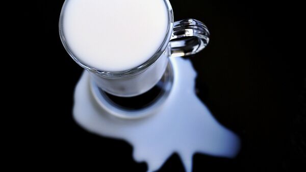 Молоко, архивное фото - Sputnik Беларусь