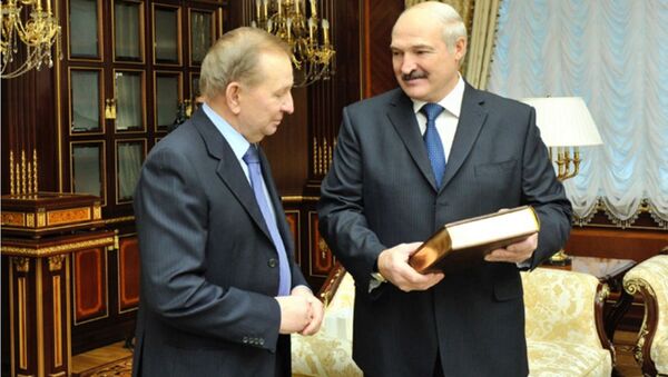 Президент Беларуси Александр Лукашенко 22 декабря провел встречу с экс-президентом Украины Леонидом Кучмой - Sputnik Беларусь