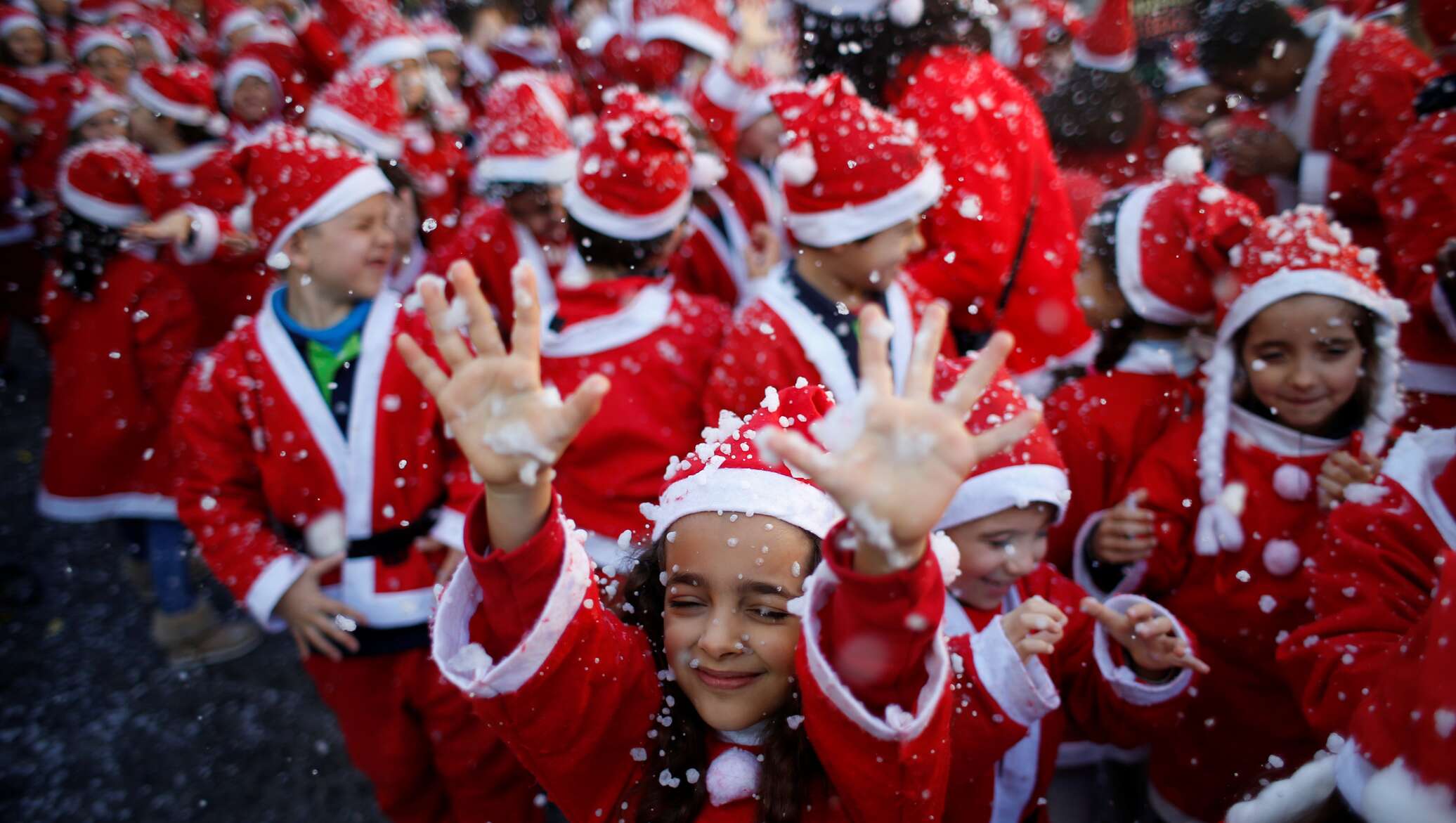 2017 santa. Рождество в Португалии. Новогодний праздник в Португалии. Новый год в Португалии традиции. Празднование Рождества в США.