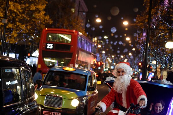 Санта-Клаус - велорикша в Лондоне - Sputnik Беларусь