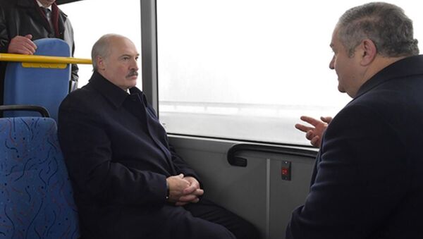 Лукашенко в автобусе на МКАД-2 - Sputnik Беларусь