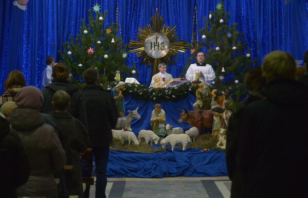 Рождественское богослужение в костеле святых Симеона и Елены - Sputnik Беларусь