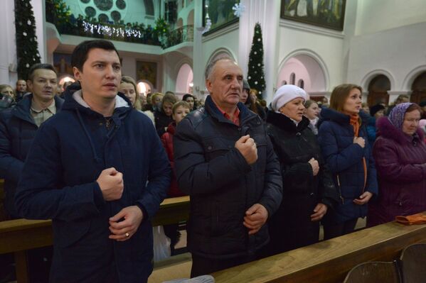Рождественское богослужение в костеле святых Симеона и Елены - Sputnik Беларусь
