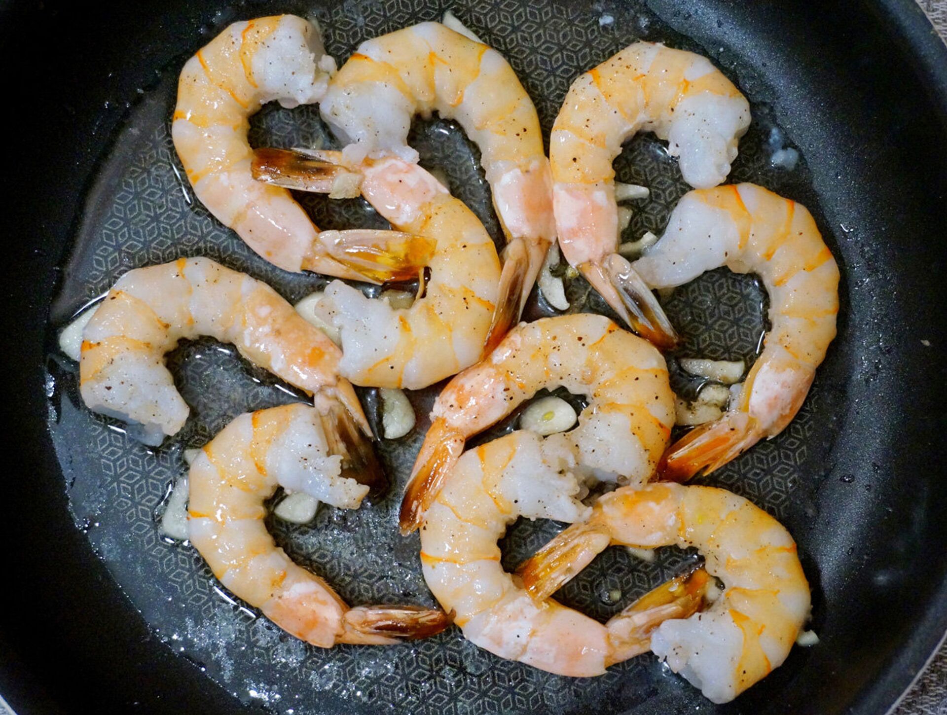 Помидоры черри, фаршированные сливочным сыром и креветками - Sputnik Беларусь, 1920, 09.12.2025