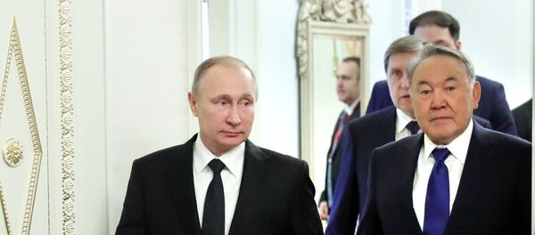 Президент РФ Владимир Путин и президент Казахстана Нурсултан Назарбаев (справа) - Sputnik Беларусь