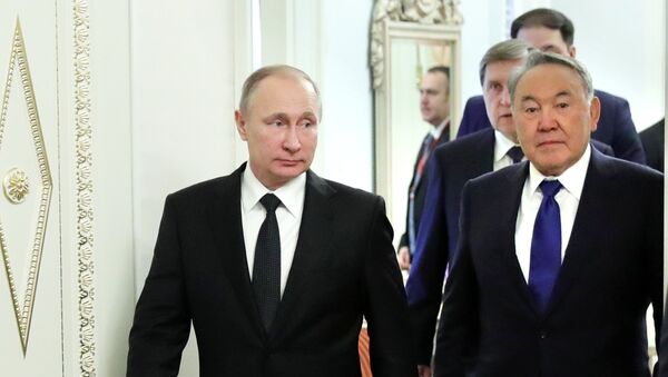 Президент РФ Владимир Путин и президент Казахстана Нурсултан Назарбаев (справа) - Sputnik Беларусь