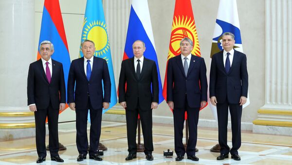 Президент РФ В. Путин принимает участие в заседании ВЕЭС и сессии Совета коллективной безопасности ОДКБ в Санкт-Петербурге - Sputnik Беларусь