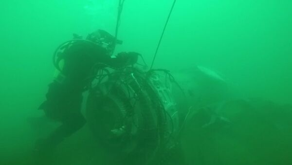 Работа водолазов МЧС РФ по поиску под водой и подъему фрагментов Ту-154 - Sputnik Беларусь