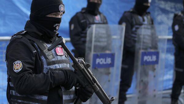 Полицейские на месте теракта в Стамбуле - Sputnik Беларусь