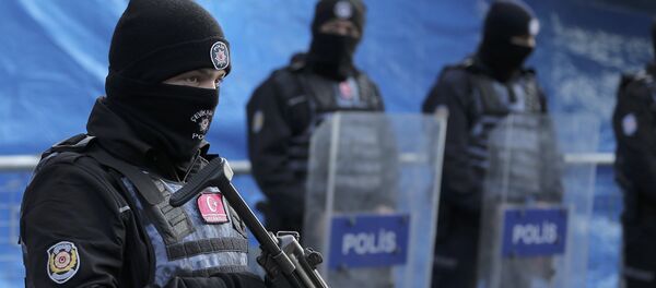 Полицейские на месте теракта в Стамбуле - Sputnik Беларусь