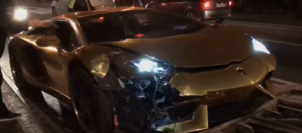 Американец разбил золотой Lamborghini в Варшаве 1 января - Sputnik Беларусь