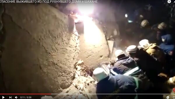 Спасатели вытащили выжившего из-под завалов в Шахтинске - Sputnik Беларусь
