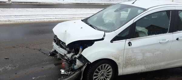 Автомобиль, протаранивший остановку в Витебске Автомобиль, протаранивший остановку в Витебске - Sputnik Беларусь