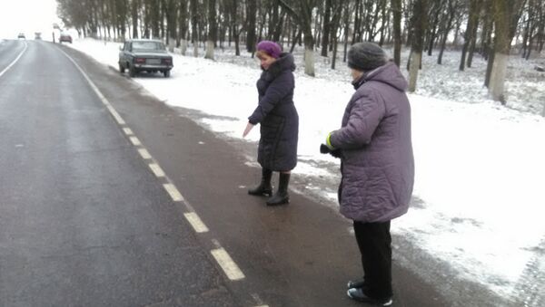 Женщины на месте аварии - Sputnik Беларусь