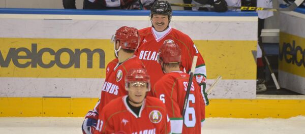 Каманда прэзідэнта Аляксандра Лукашэнкі на Калядным турніры па хакеі Каманда прэзідэнта Аляксандра Лукашэнкі на Калядным турніры па хакеі - Sputnik Беларусь