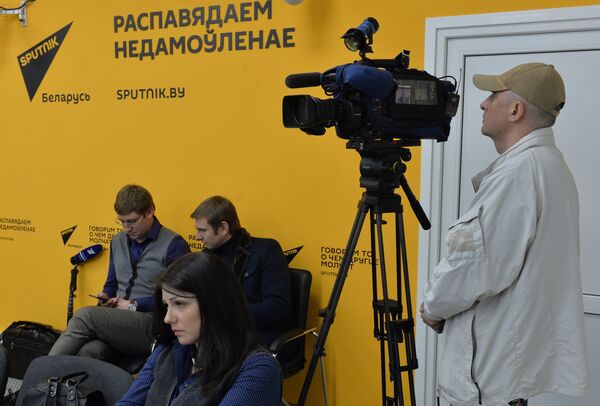 Журналисты работают в пресс-центре Sputnik - Sputnik Беларусь