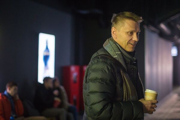 Александр на раннем кинопросмотре - Sputnik Беларусь