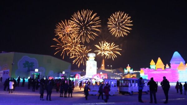 Открытие зимнего фестваля в Харбине: фейерверк и дворцы изо льда - Sputnik Беларусь