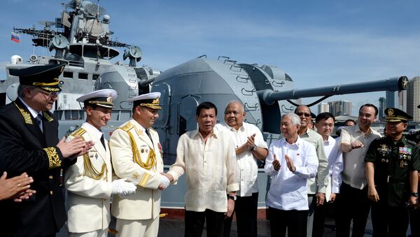 Президент Филиппин Родриго Дутерте на российском корабле Адмирал Трибуц - Sputnik Беларусь