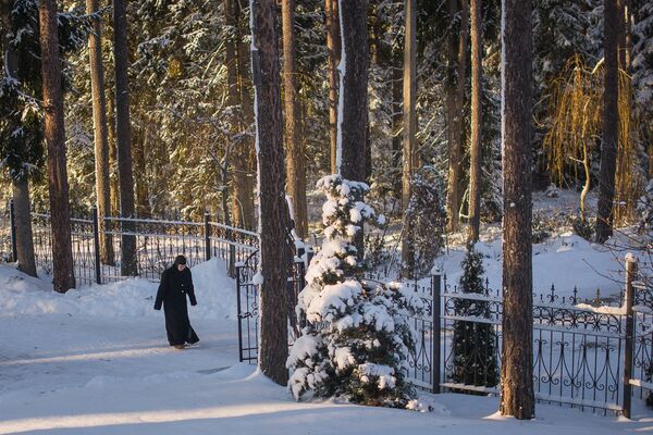 Монахини в монастыре немногословны и всегда спешат по делам - Sputnik Беларусь