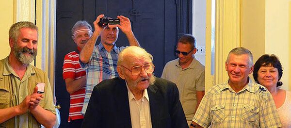 Антон Шукелойть (в центре) в Нью-Йорке во время празднования его 100-летнего юбилея - Sputnik Беларусь