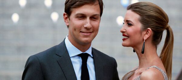 Джаред Кушнер с женой Иванкой Джаред Кушнер с женой Иванкой - Sputnik Беларусь