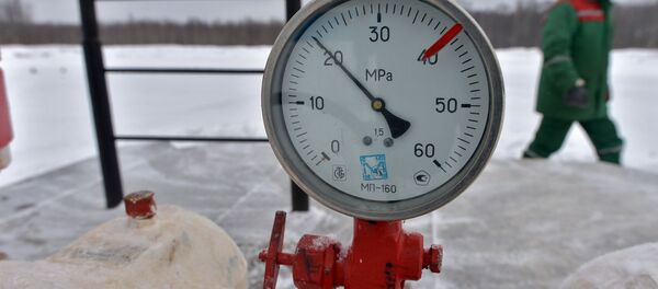 Легкая нефть, к которой принадлежит и нефть Угольского месторождения, собирается отдельным потоком - Sputnik Беларусь