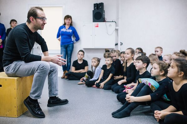 Актер Константин Хабенский (слева) на открытии студии творческого развития CLEVER в Иванове - Sputnik Беларусь
