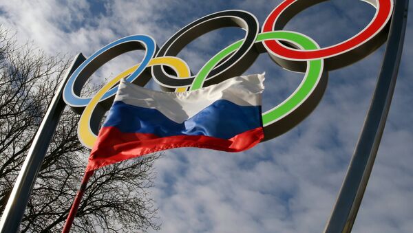 Олимпийские кольца и российский флаг, архивное фото - Sputnik Беларусь