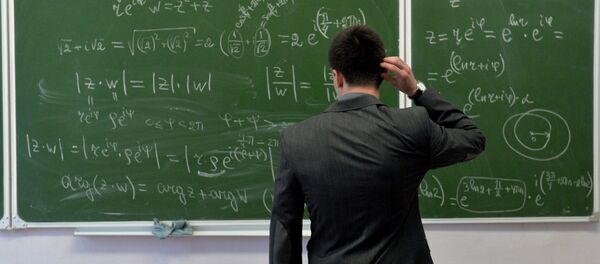 Студент у доски, архивное фото - Sputnik Беларусь