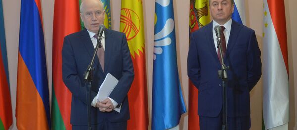 Исполнительный секретарь СНГ Сергей Лебедев (слева) и глава МИД Беларуси Владимир Макей Исполнительный секретарь СНГ Сергей Лебедев (слева) и глава МИД Беларуси Владимир Макей - Sputnik Беларусь