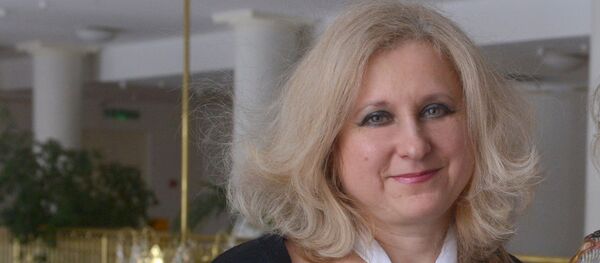 Авторы книги Недосказанное музыковед Ольга Брилон и дочь Владимира Мулявина Марина Мулявина - Sputnik Беларусь