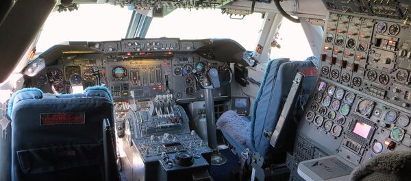 Кабина пилотов Boeing 747-200 - Sputnik Беларусь