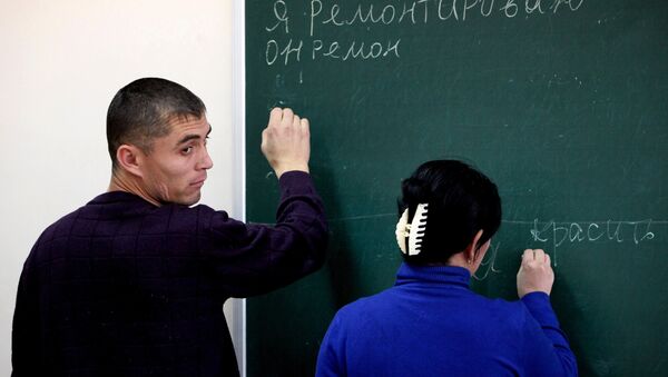Учащиеся на занятиях по русскому языку - Sputnik Беларусь