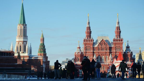 Люди на Красной площади в Москве - Sputnik Беларусь