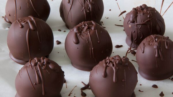 Шоколадные конфеты, архивное фото - Sputnik Беларусь