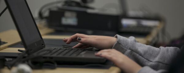 Интернет-пользователь, архивное фото Интернет-пользователь, архивное фото - Sputnik Беларусь