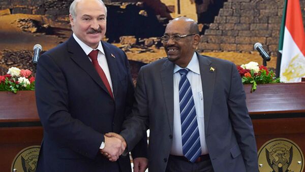 Президент Беларуси Александр Лукашенко и Президент Судана Омар Хасан Ахмед аль-Башир, 17 января 2017 года - Sputnik Беларусь