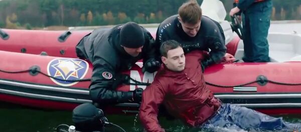 МЧС опубликовало полную версию тронувшего Байнет ролика о спасателях МЧС опубликовало полную версию тронувшего Байнет ролика о спасателях - Sputnik Беларусь