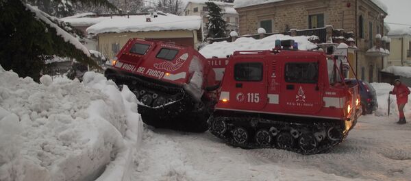 Спасатели добираются до погребенного под лавиной отеля в Италии - Sputnik Беларусь