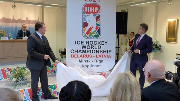 Мэр Минска Андрей Шорец и мэр Риги Нил Ушаков презентуют логотип ЧМ-2021 по хоккею - Sputnik Беларусь