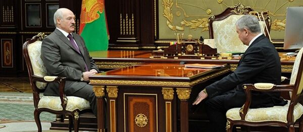 Доклад заместителя Премьер-министра Беларуси Владимира Семашко президенту Беларуси Александру Лукашенко - Sputnik Беларусь