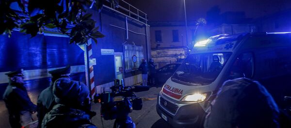 Скорая Италии на месте спасения детей из отеля, погребенного под снежной лавиной - Sputnik Беларусь