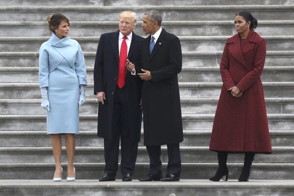Президент Дональд Трамп и бывший президент США Барак Обама с супругами - Sputnik Беларусь